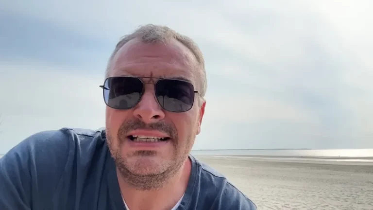 "Lehrer Schmidt" YouTuber trauert um seine Ehefrau