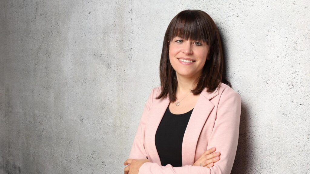 Ist Julia Reuschenbach Blind?